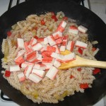 Spaghete (fusilli) de orez cu surimi