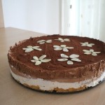 Tort cu mousse din 3 feluri de ciocolata