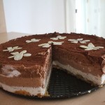 Tort cu mousse din 3 feluri de ciocolata