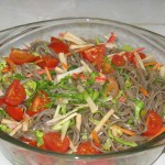 Salata japoneza cu taitei de hrisca (soba)