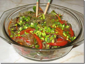 Japchae -Taitei sticlosi cu legume si carne Stir-fry
