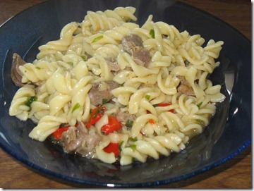 Inimioare si pipote de pui cu fusilli
